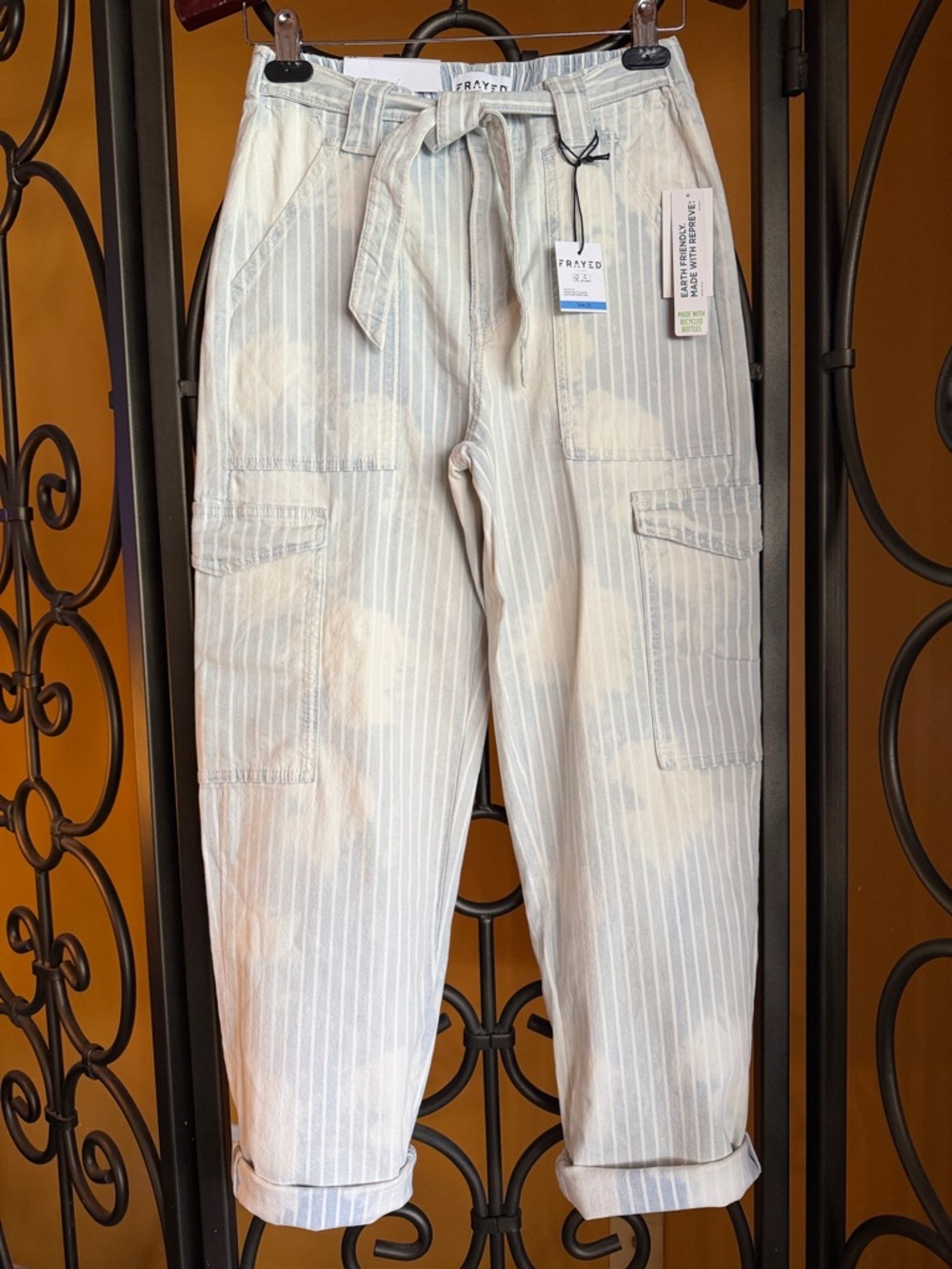 FRAYED Super High Cargo Jeans